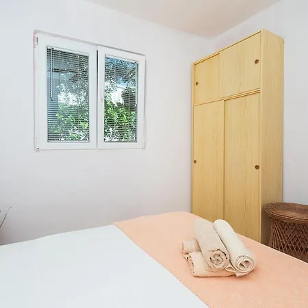 House Nani Vikendica *