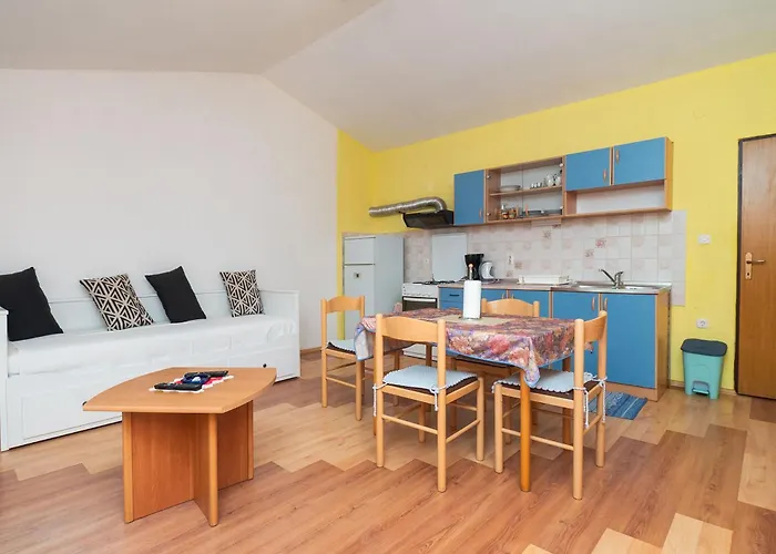 House Nani רוגוזניצה