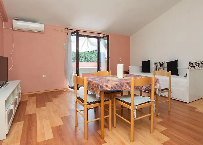 House Nani * רוגוזניצה