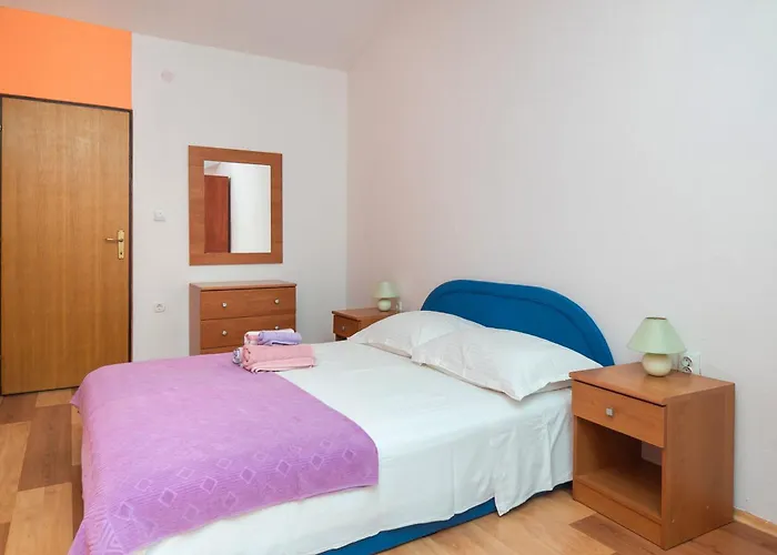 House Nani * רוגוזניצה