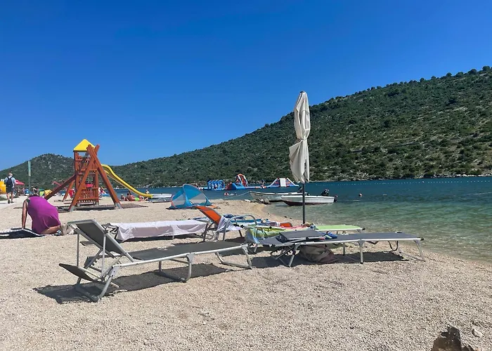 House Nani רוגוזניצה