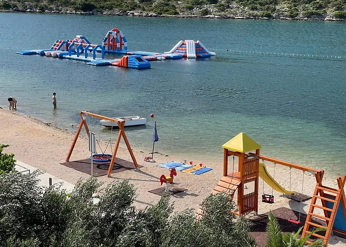 House Nani * רוגוזניצה