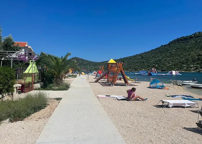 בית נופש House Nani