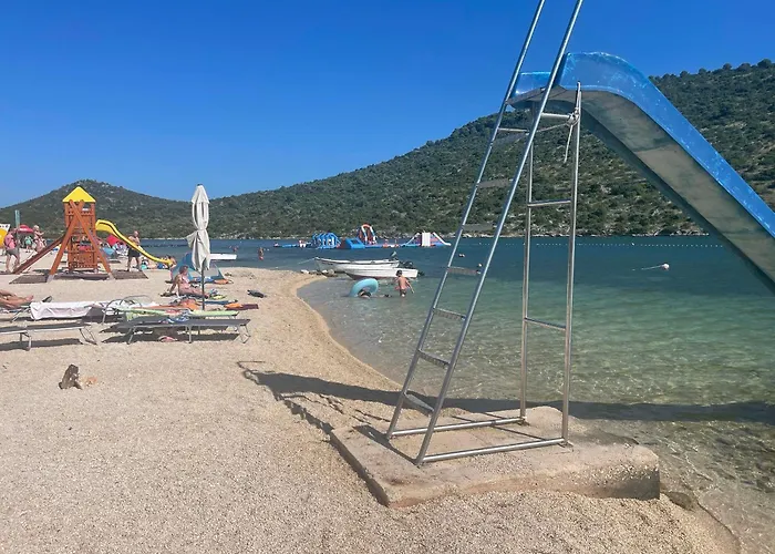 בית נופש House Nani *