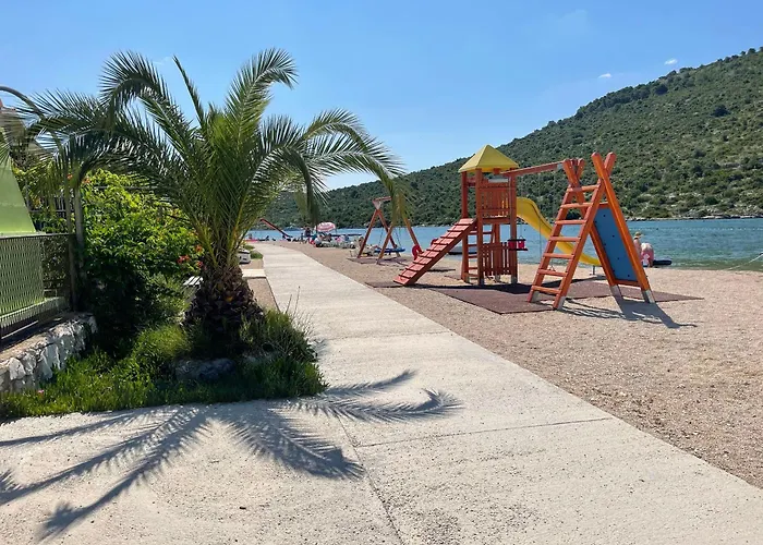 בית נופש House Nani